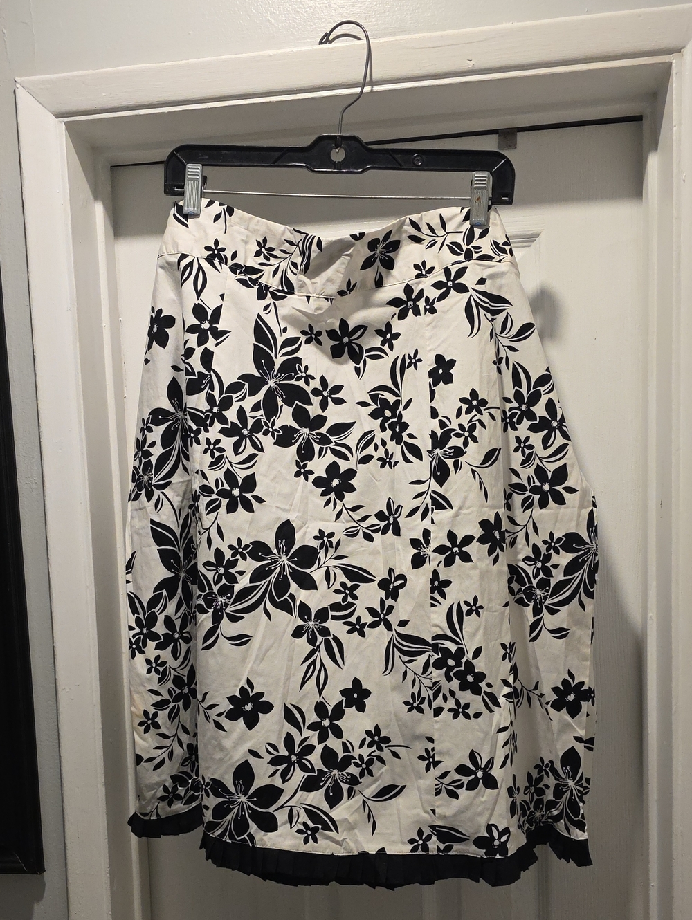 Kaktus Black and White Floral A-Line Skirt
